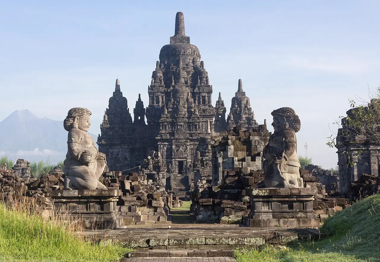 gambar candi sewu di sekitar candi prambanan