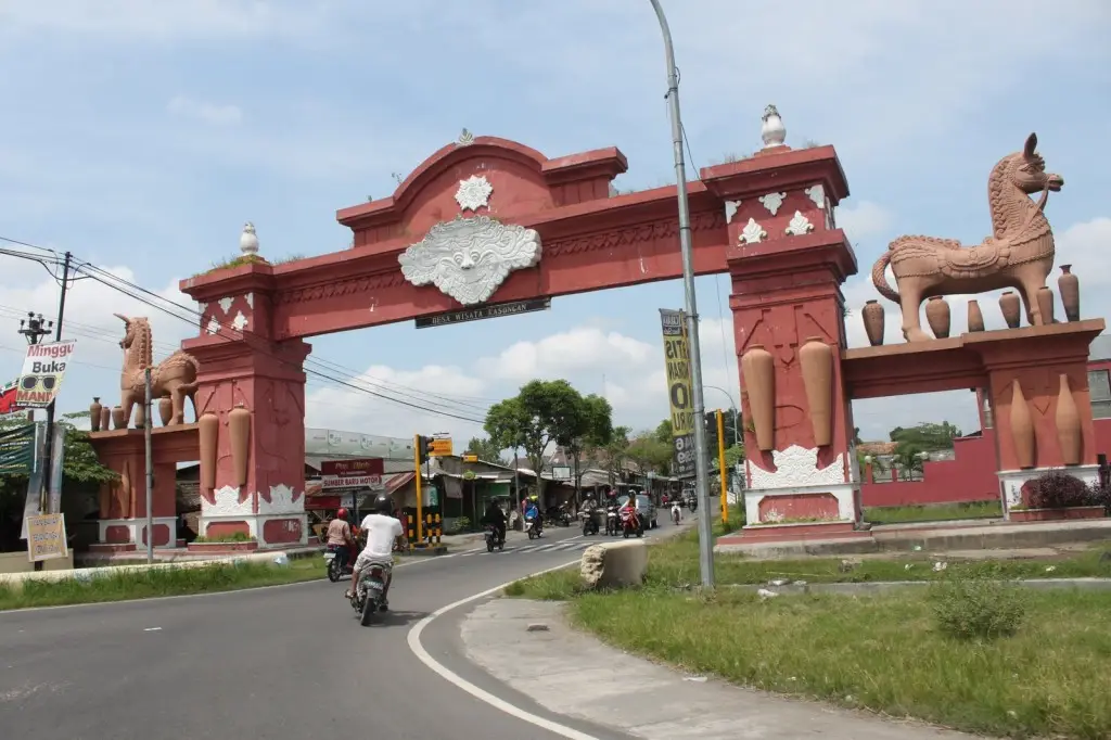 Featured image for Desa Wisata Kasongan: Surga Kerajinan Gerabah di Yogyakarta - 3J Tour Desa Wisata Kasongan: Surga Kerajinan Gerabah di Yogyakarta