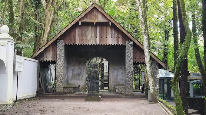 Featured image for Ullen Sentalu: Museum Budaya Jawa yang Sarat Makna di Yogyakarta - 3J Tour Ullen Sentalu: Museum Budaya Jawa yang Sarat Makna di Yogyakarta